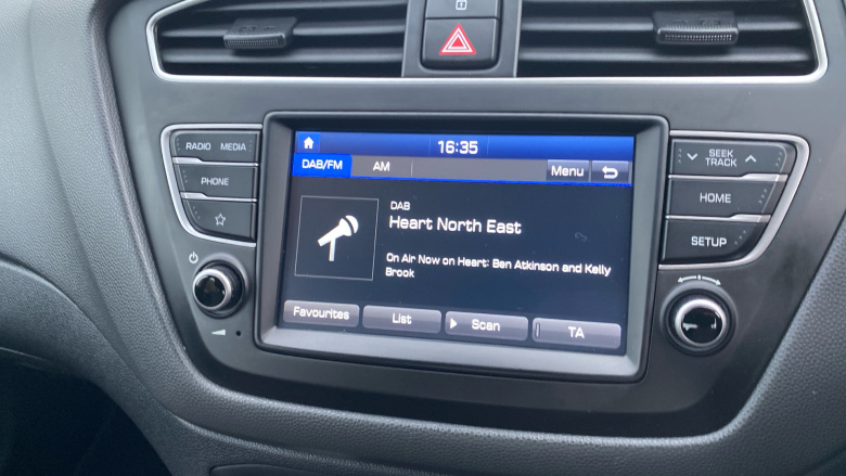 Hyundai i20 1.2 MPi SE 5dr Petrol Hatchback